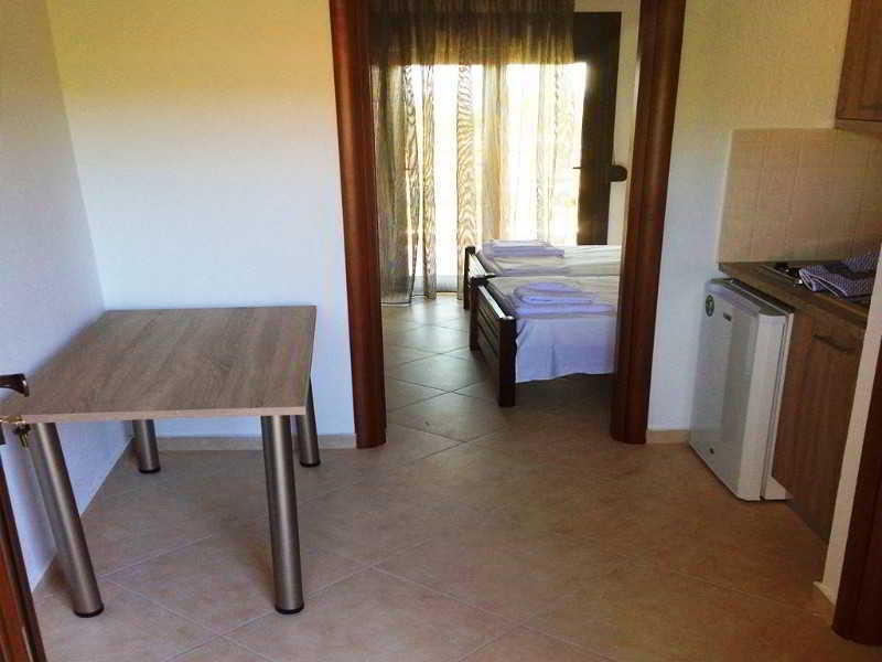 Paradisos Apartments Неа Скиони Екстериор снимка
