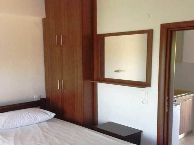 Paradisos Apartments Неа Скиони Екстериор снимка